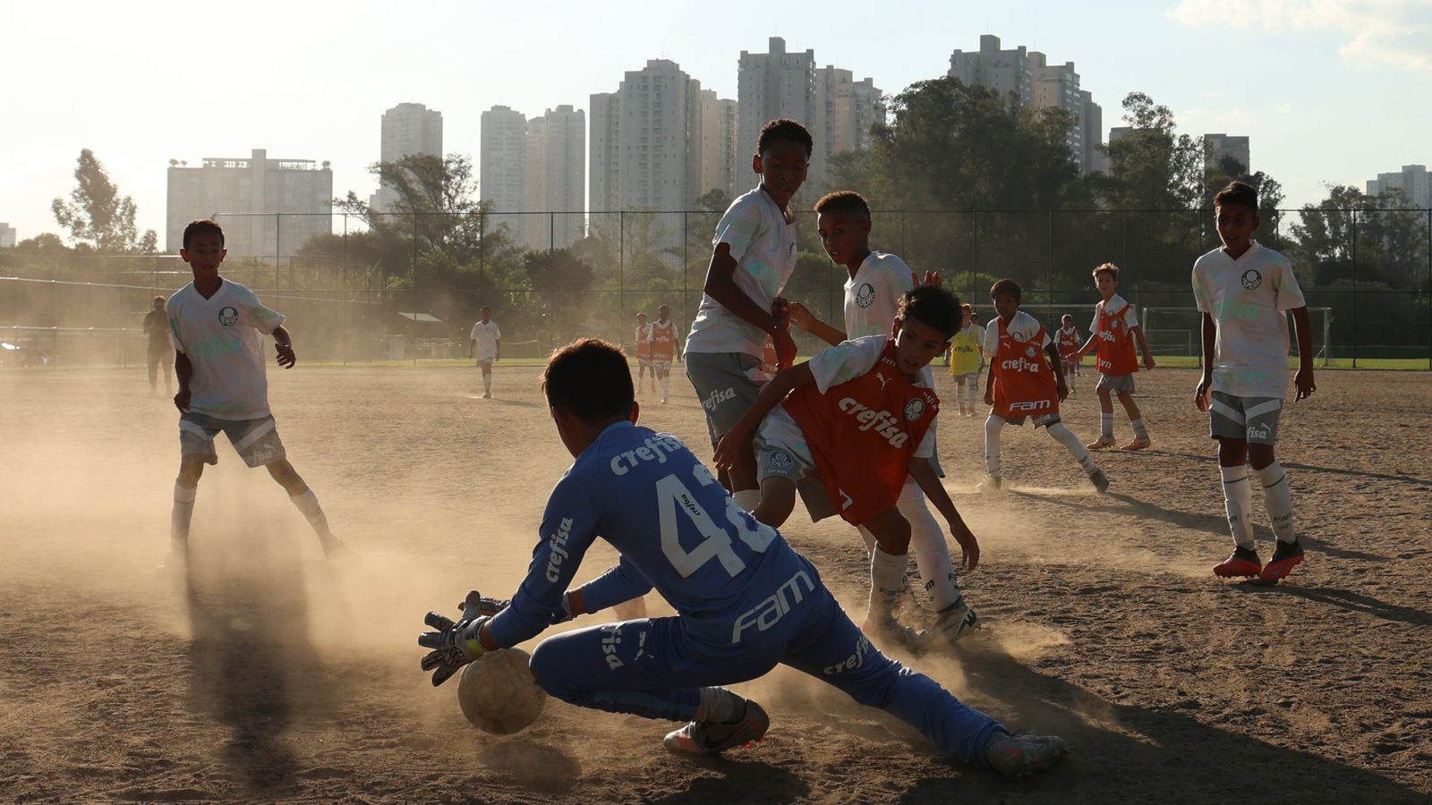 São Paulo é a grande fábrica de talentos do Brasil e agora a Europa quer entrar na cultura da várzea que ajuda a criar crianças maravilhas | Notícias de futebol