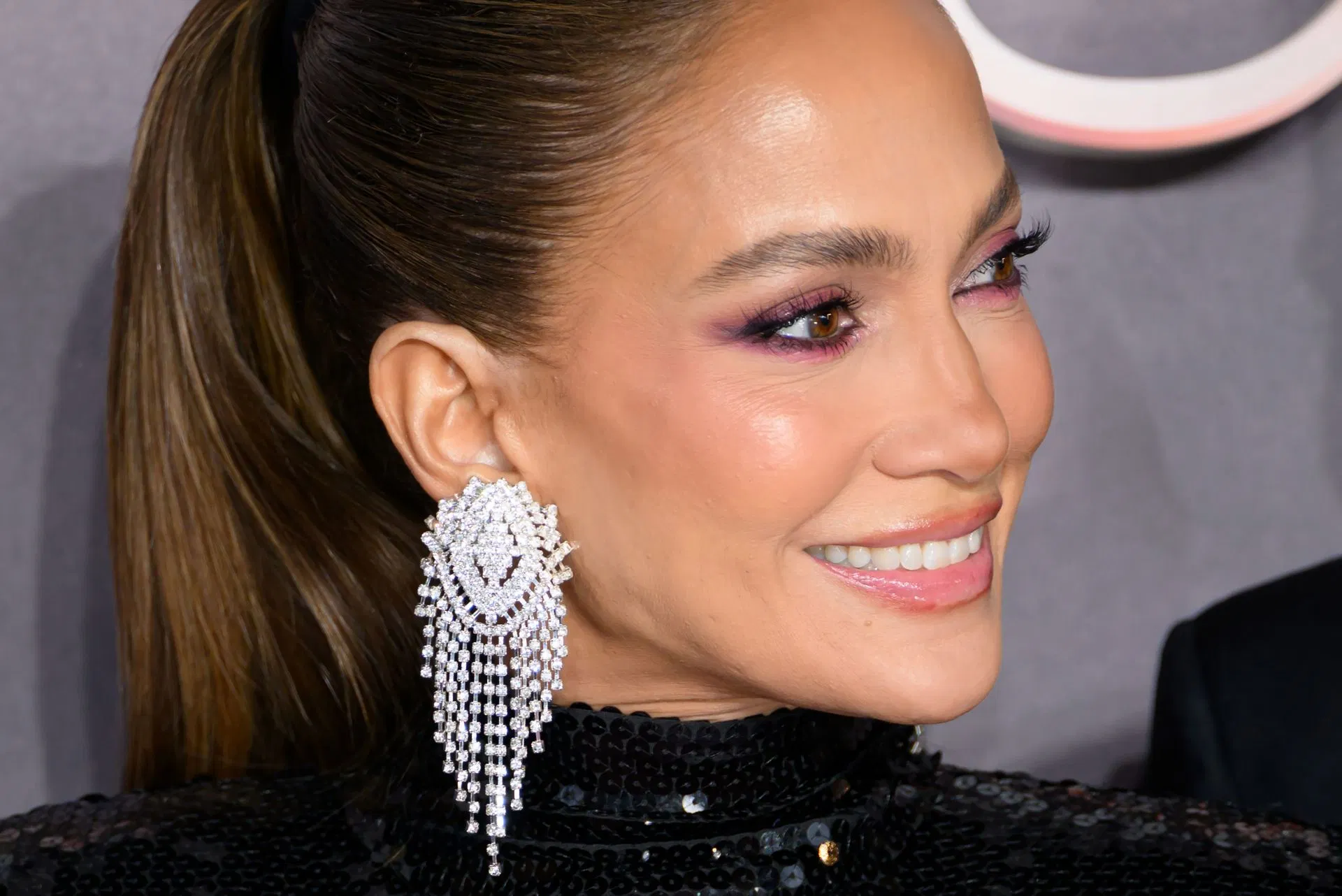“Pensei que fosse a garota Kardashian”: fãs da NFL criticam Jennifer Lopez por usar “saco de lixo” no casamento de Taylor Swift-Travis Kelce