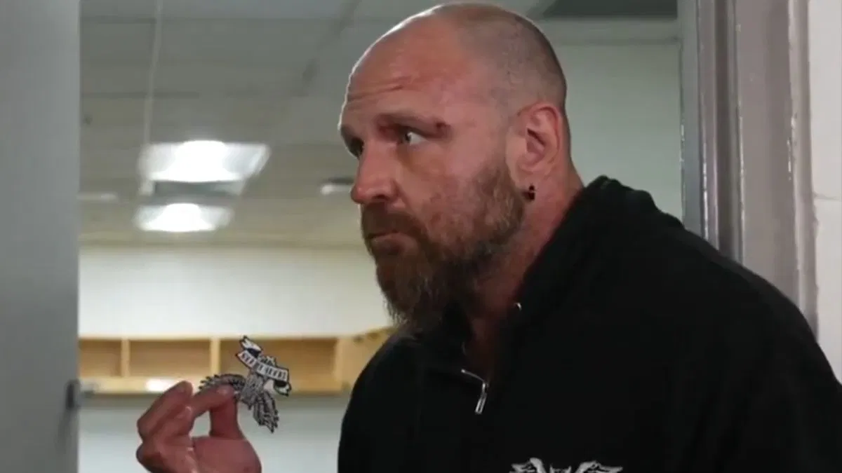 Jon Moxley apresenta oficialmente novo membro do Death Riders no AEW Dynamite