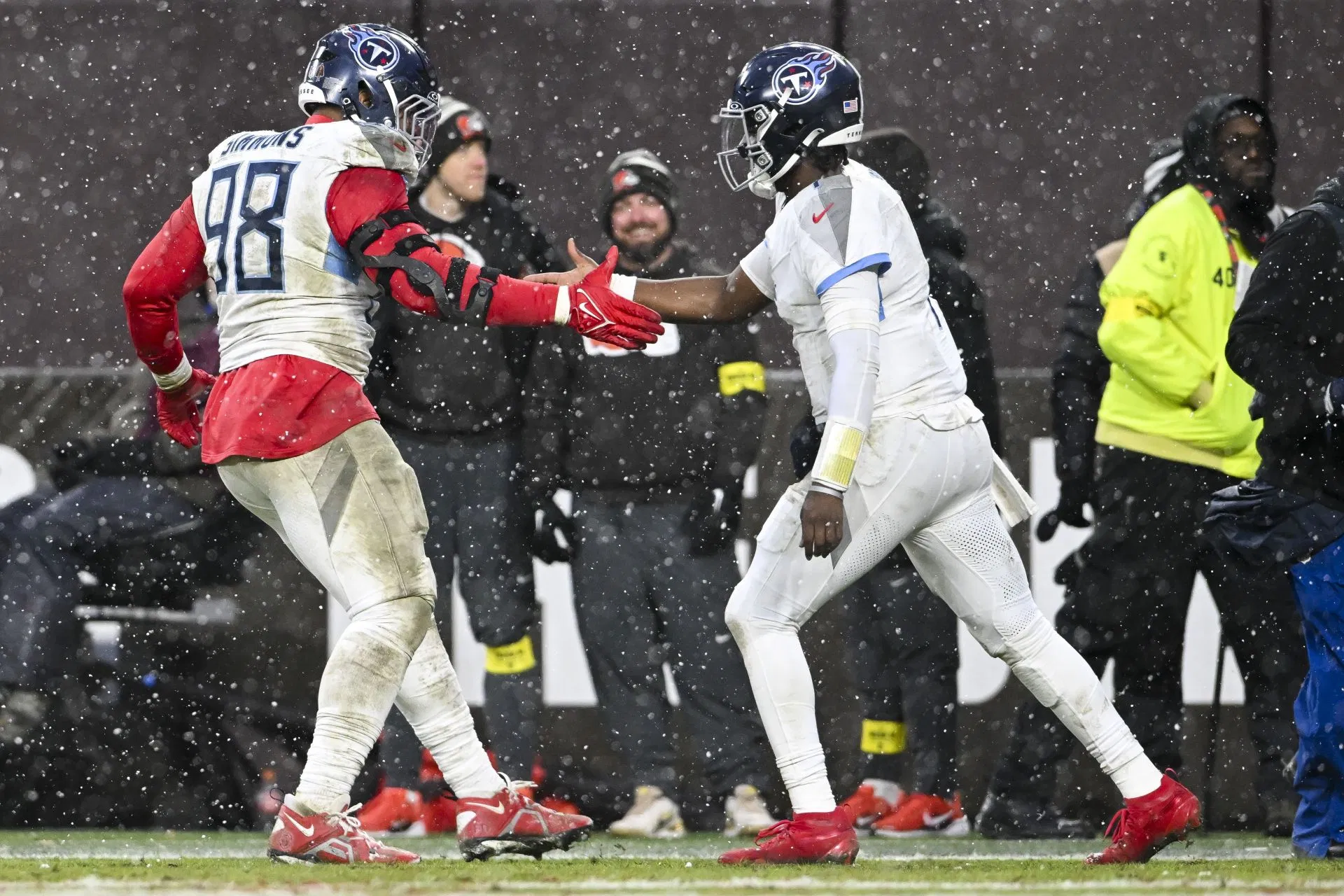 Jeffery Simmons, dos Titãs, revela seus sentimentos sobre Cam Ward após um ano de estreia fracassado