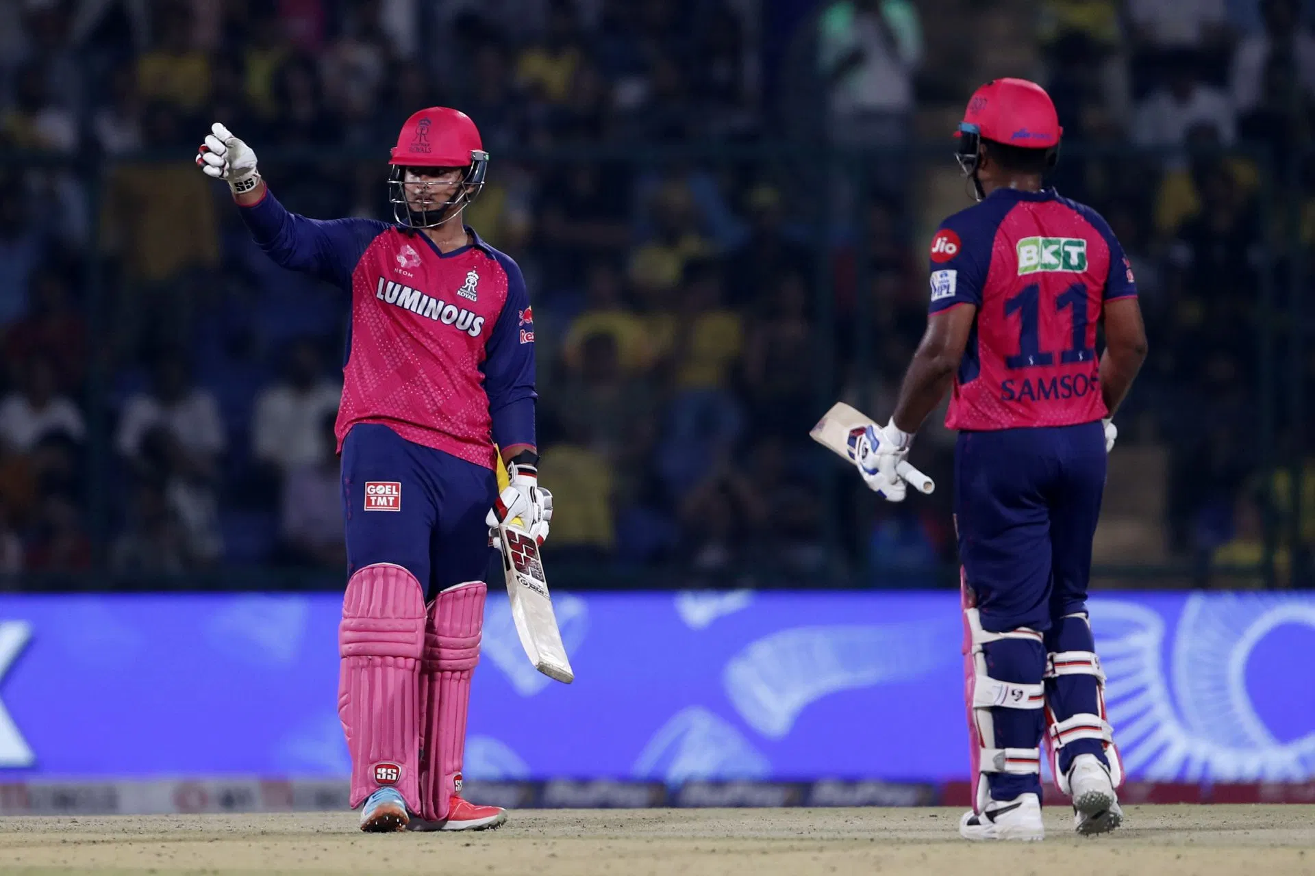 Sanju Samson e Vaibhav Suryavanshi compartilham um momento emocionante durante a sessão líquida antes de ENG vs IND 2026 2º T20I