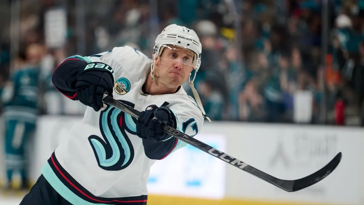 Avalanche assina F Jaden Schwartz com contrato de 3 anos