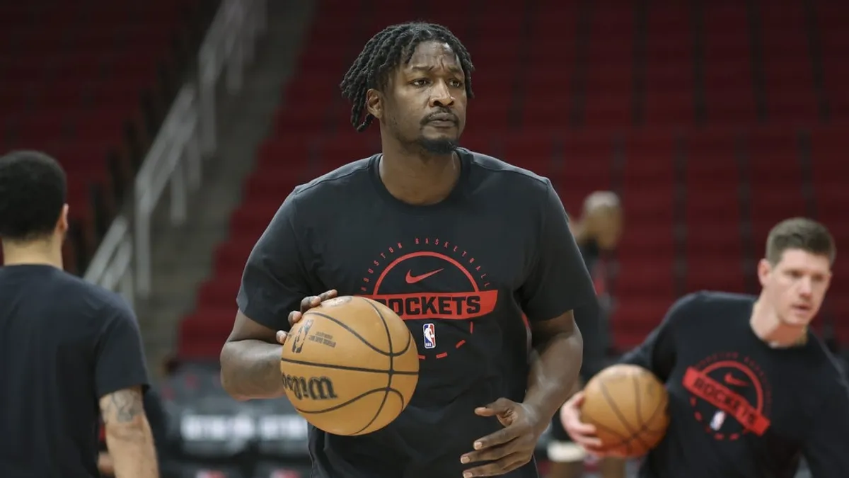 Relatório: Hornets adquire Dorian Finney-Smith, 3 escolhas do Rockets