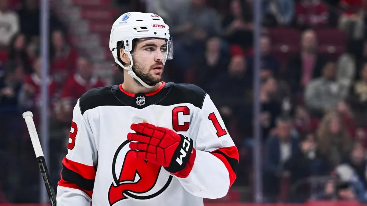 O capitão do Devils, Nico Hischier, assina extensão de 5 anos e US$ 58,5 milhões