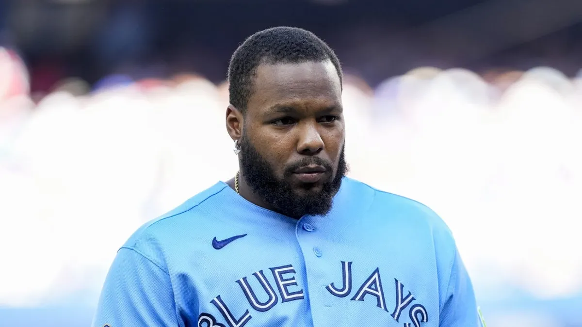 A estrela dos Blue Jays, Vladimir Guerrero Jr. (costas) arranhada contra o Mets
