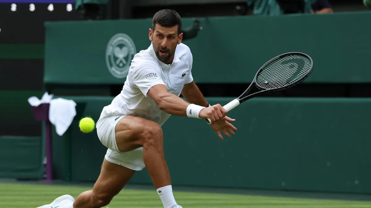 Novak Djokovic desmonta Stefanos Tsitsipas; Nº 1, Jannik Sinner segue em frente
