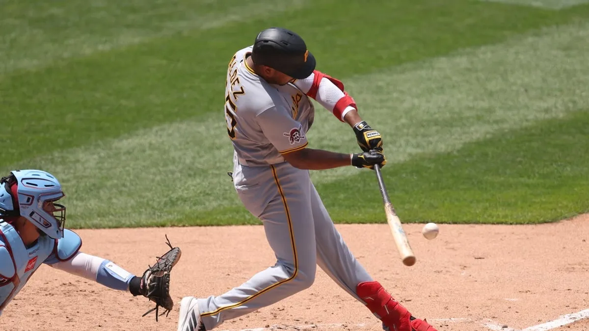Esmerlyn Valdez (3 RBIs), Pirates divide a série com Phillies