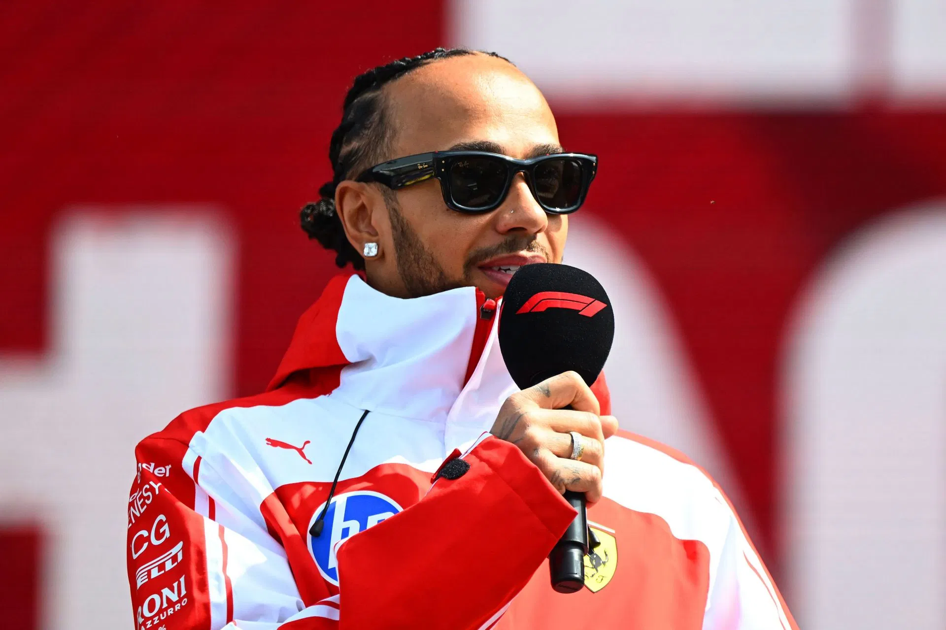 Lewis Hamilton reage ao garantir a pole position para o GP Britânico de F1 Sprint