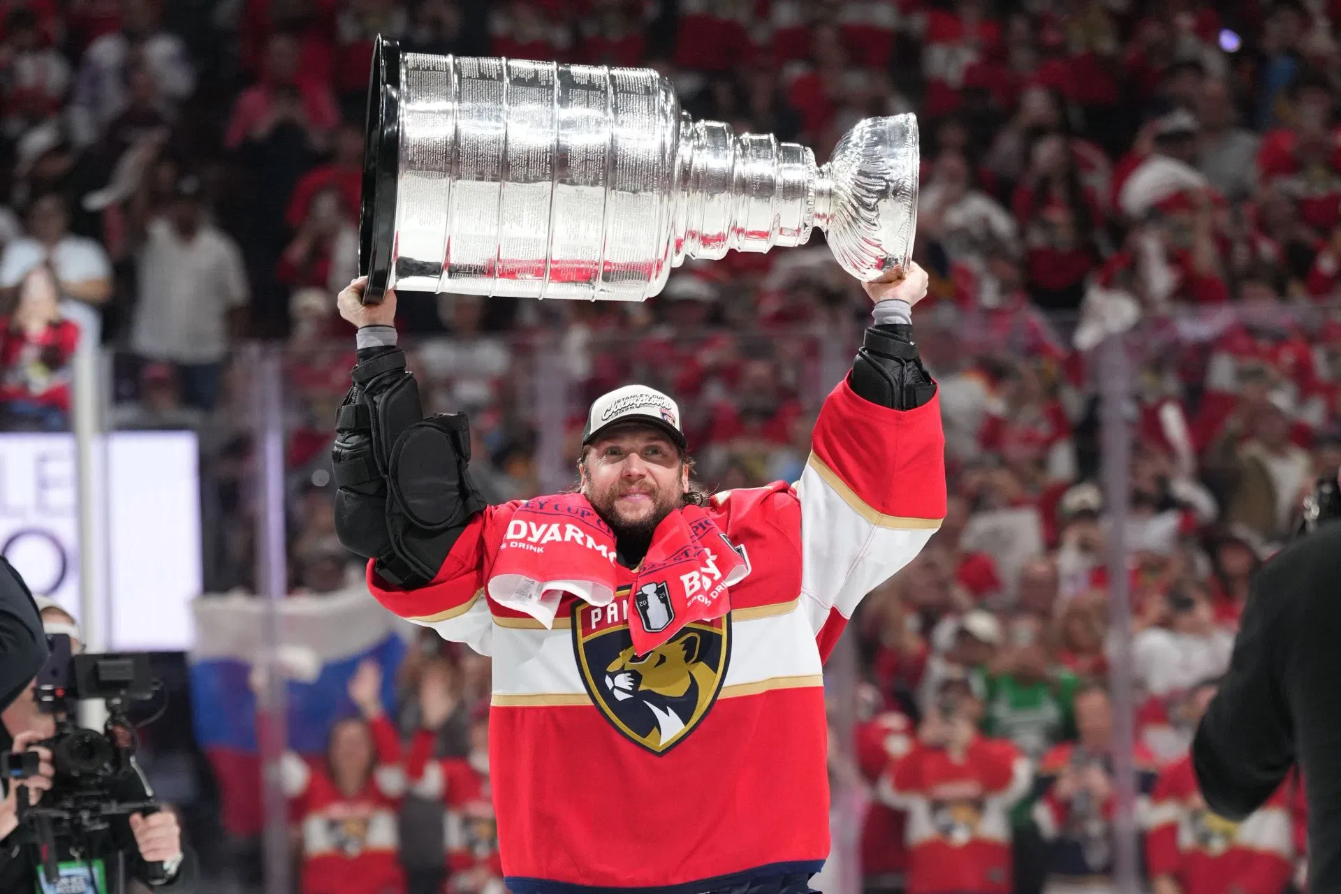 Classificação das contratações e negociações de agentes livres do Maple Leafs em 1º de julho, do pior ao melhor, com a negociação de Nick Robertson e o acordo de Sergei Bobrovsky