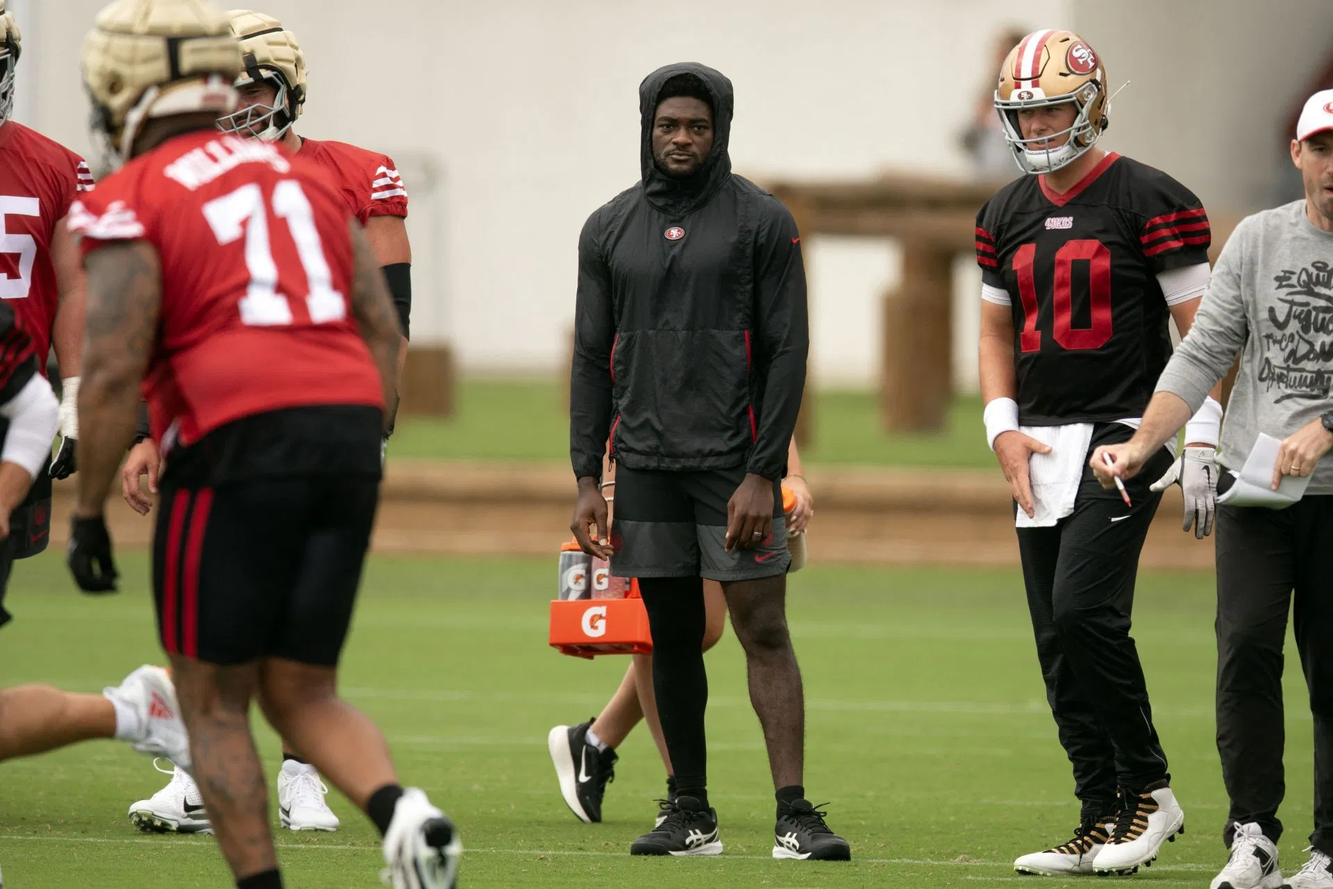 “Isso é apenas doença mental.” “Maior palhaço”: os fãs da NFL criticam Brandon Aiyuk por postar outro vídeo de dança sobre se juntar aos Commanders