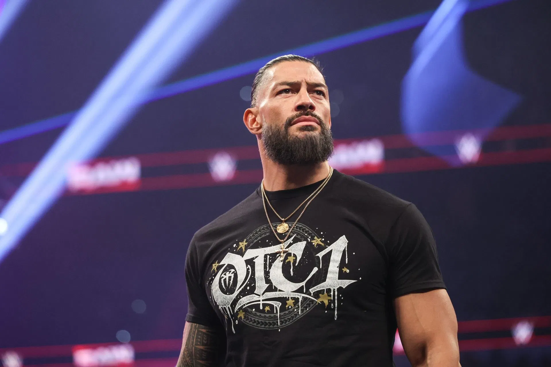 Roman Reigns e outras elites da WWE participam da “White Party”