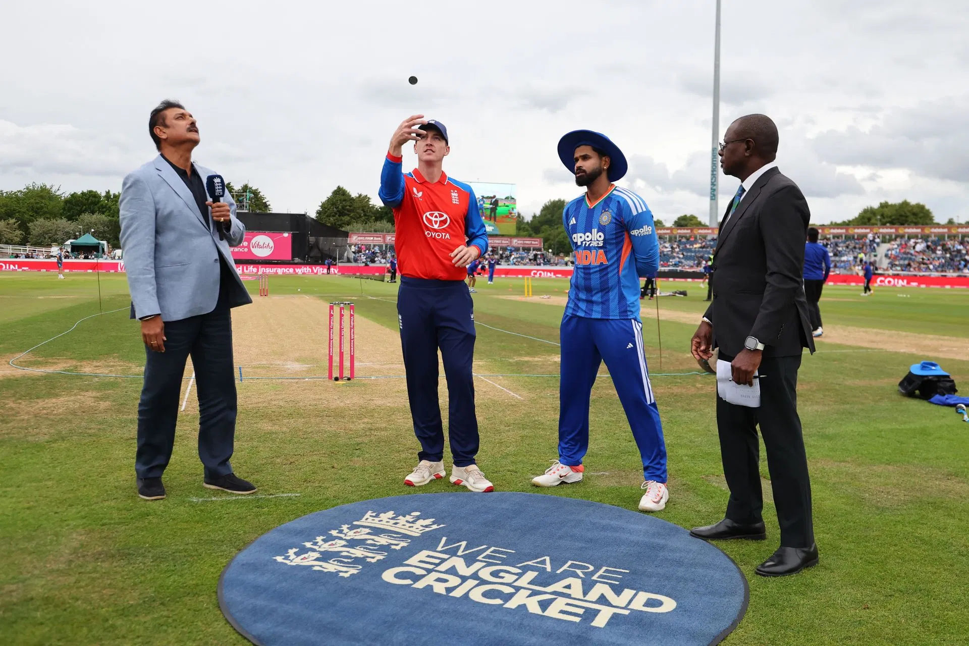 “Fielding nahi” – Ravi Shastri e Shreyas Iyer envolvidos em uma interação estranha e confusa durante o lançamento antes de ENG vs IND 2026 1º T20I [Watch]