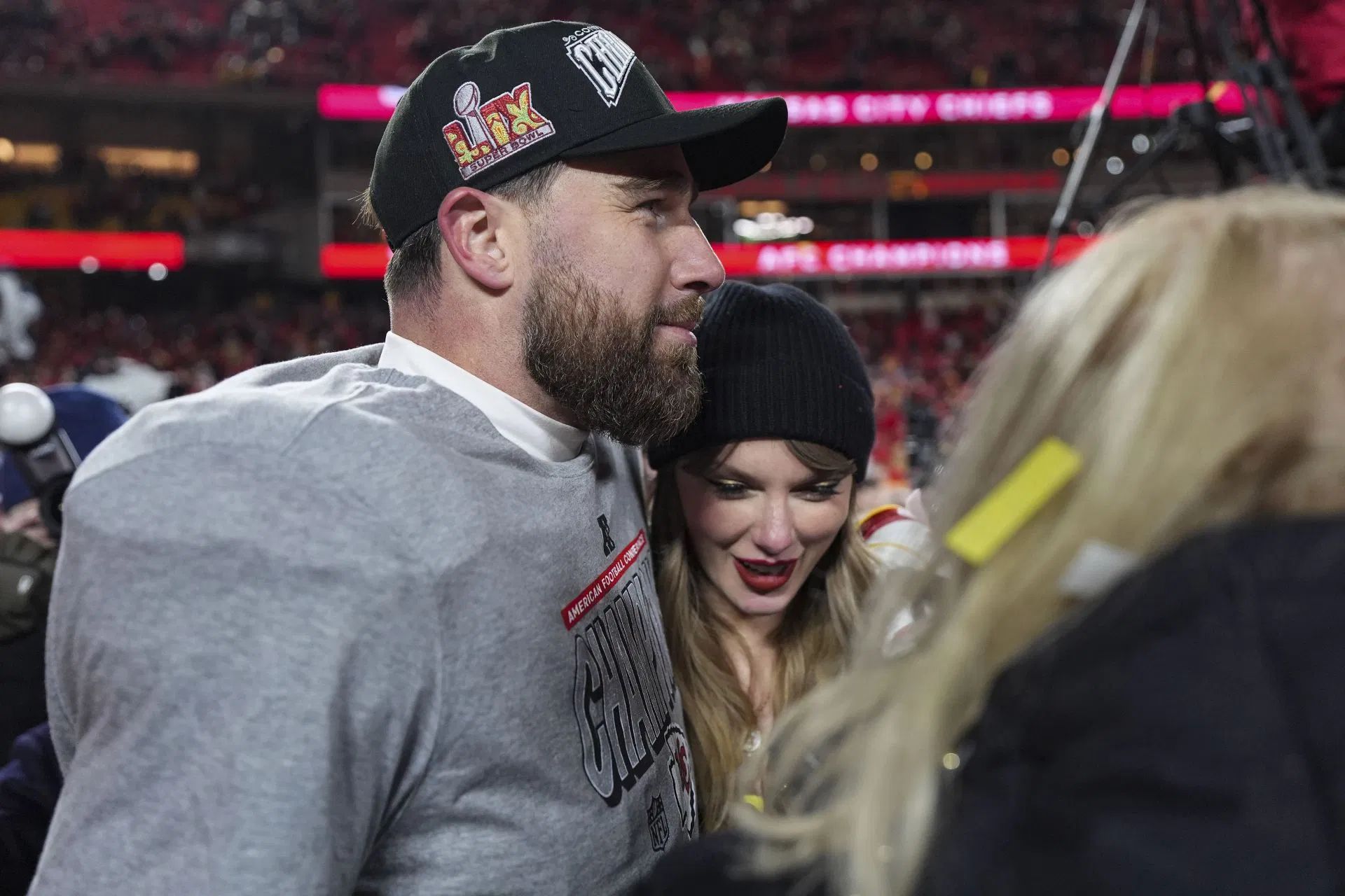 “Já me casei legalmente”: Taylor Swift e Travis Kelce supostamente trocaram votos “na frente de um pequeno grupo de entes queridos” antes do evento MSG