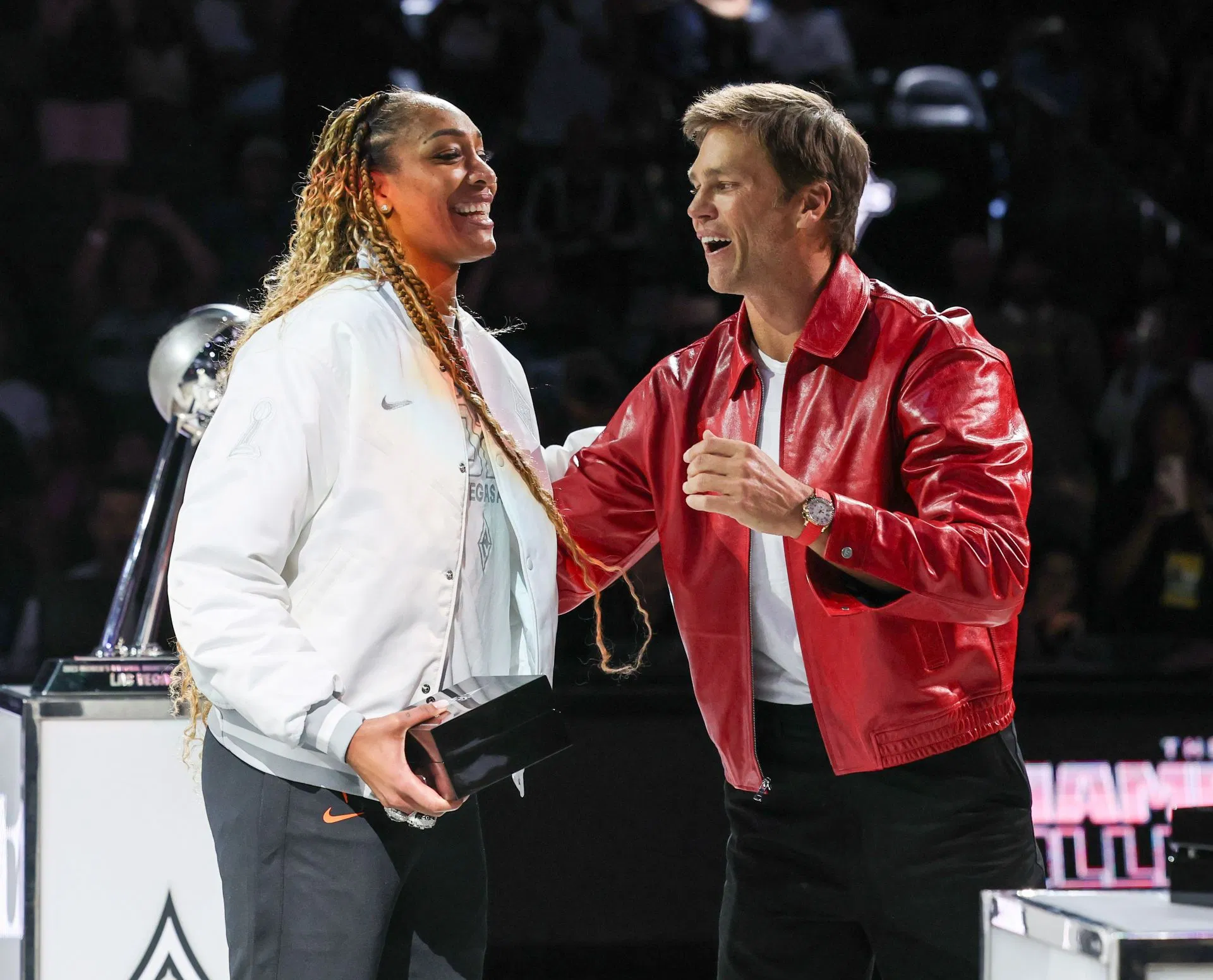 “Chiney Ogwumike é delirante ou incompetente”: analista da NFL critica o apresentador da ESPN por colocar o legado de Tom Brady contra A’ja Wilson
