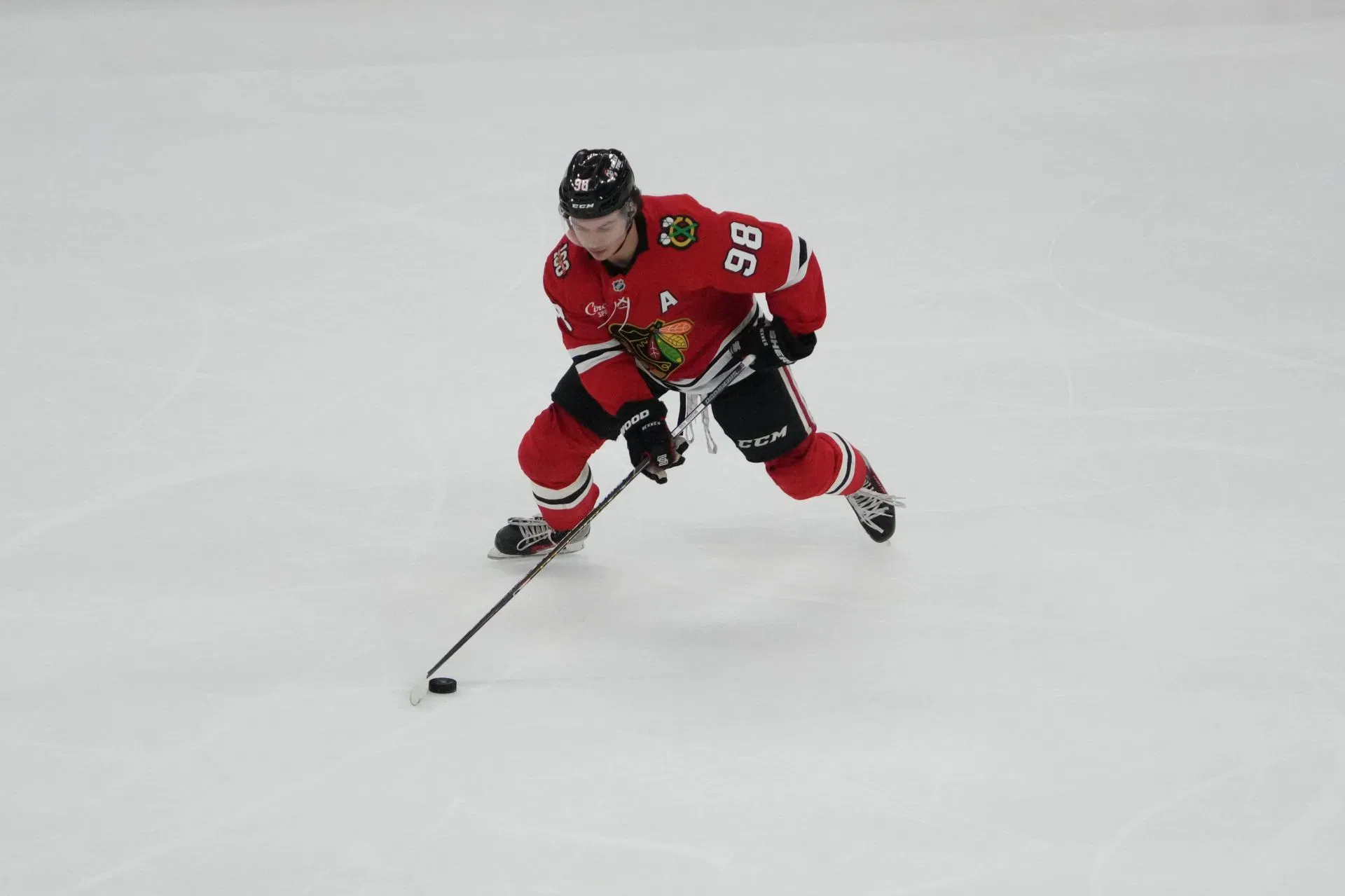 ‘Que azar para esse garoto’ – fãs da NHL preocupados enquanto Connor Bedard sofre uma lesão durante o skate fora da temporada