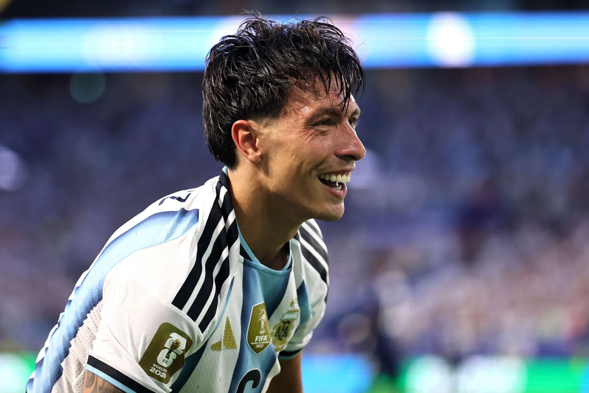 “Tenho vontade de chorar” – Lisandro Martinez se emociona ao revelar como talvez não tivesse disputado a Copa do Mundo FIFA de 2026 se não fosse pela filha