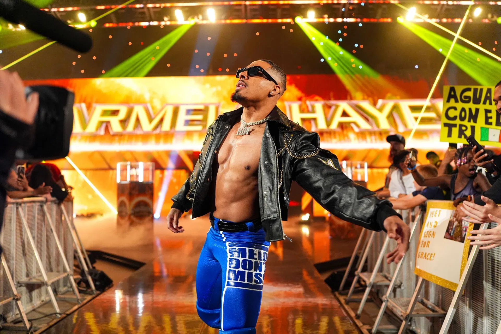Grande partida para Carmelo Hayes após tenso confronto com o campeão da WWE