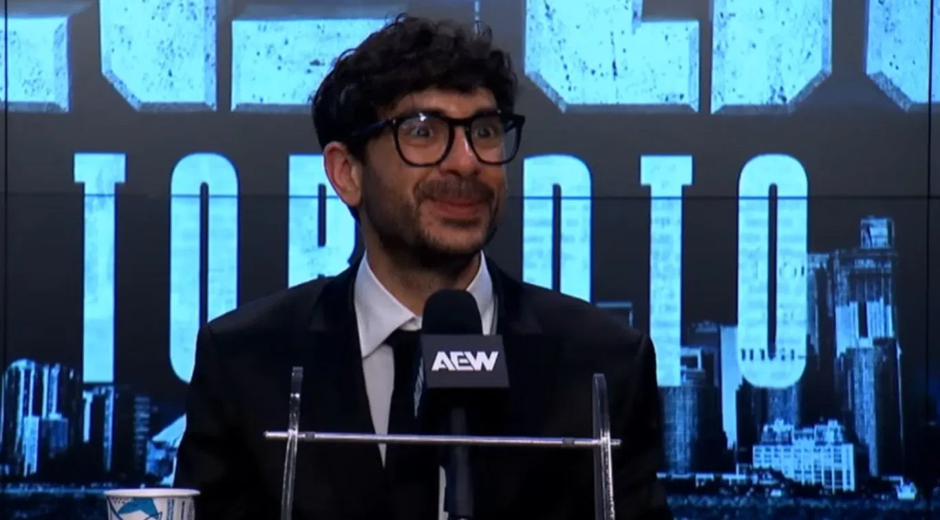 Ex-estrela da WWE comenta sobre Tony Khan tê-la convidado para a AEW