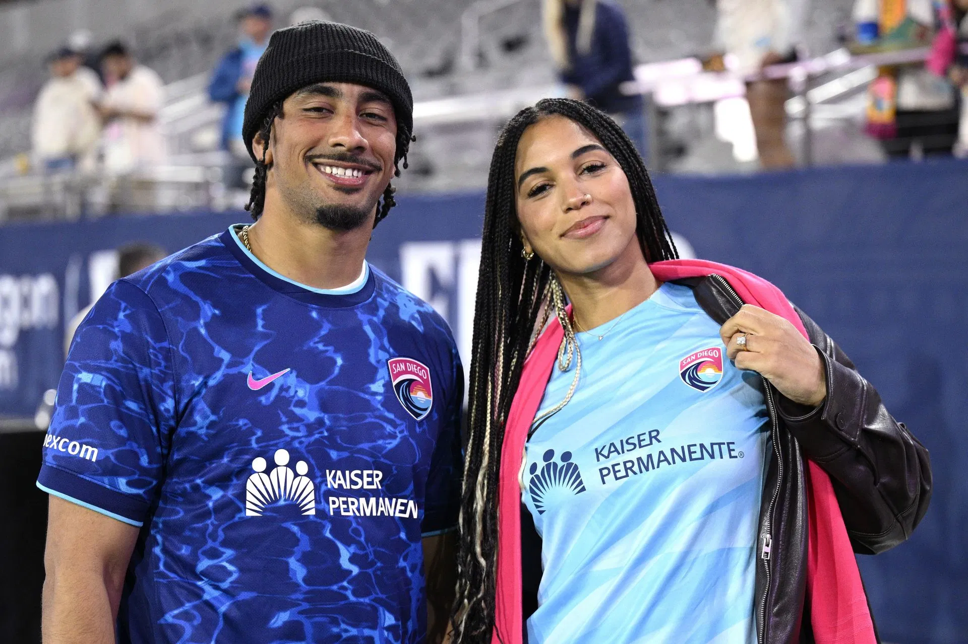 Jordan Love deixa mensagem romântica de três palavras para a esposa Ronika Stone enquanto comemora o aniversário de 1 ano