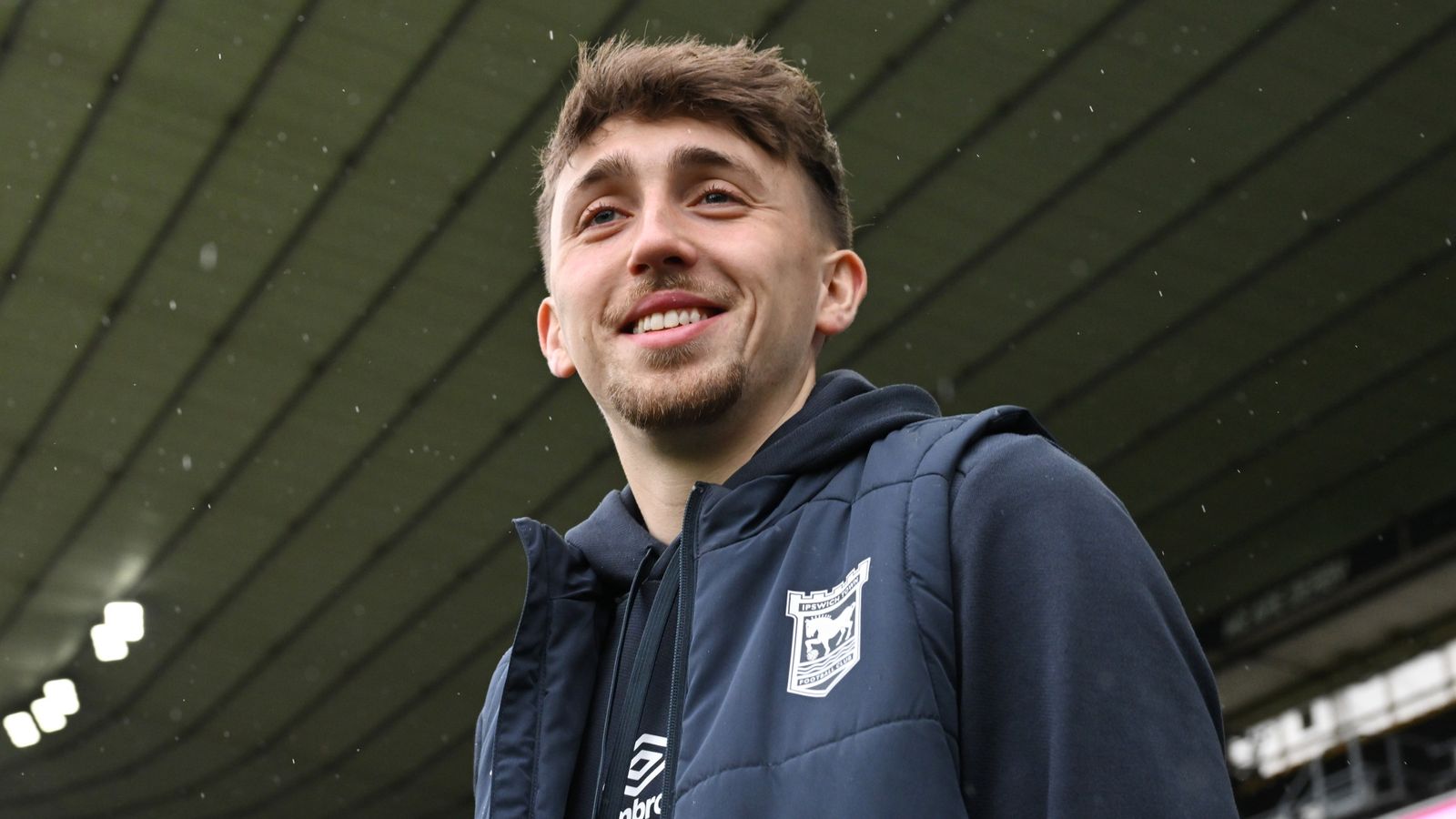 Dan Neil: Rangers contrata ex-capitão do Sunderland, apesar das negociações do Southampton, enquanto o meio-campista assina contrato de três anos | Notícias de futebol