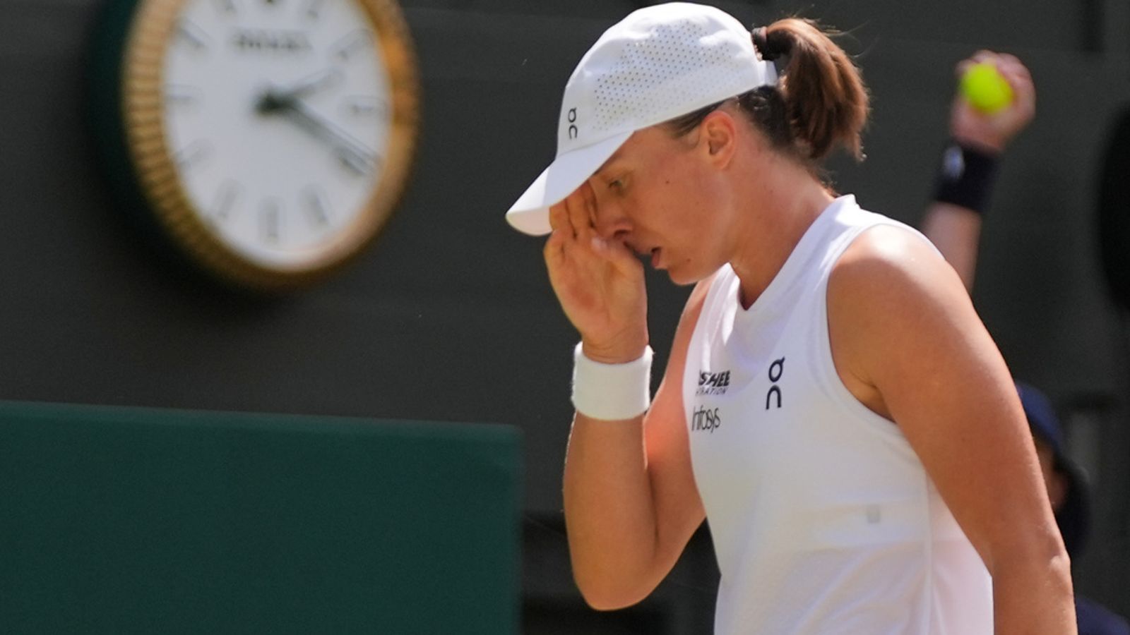 Wimbledon: Iga Swiatek é eliminada na terceira rodada quando a atual campeã feminina é derrotada por Alexandra Eala em grande choque | Notícias sobre tênis